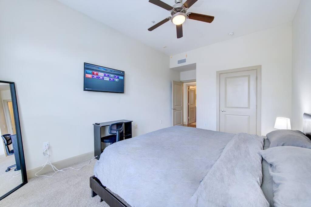 Cozy Oasis Pool Gym Wi-Fi Pets Ok Near Nrg Apartment Houston Exterior photo